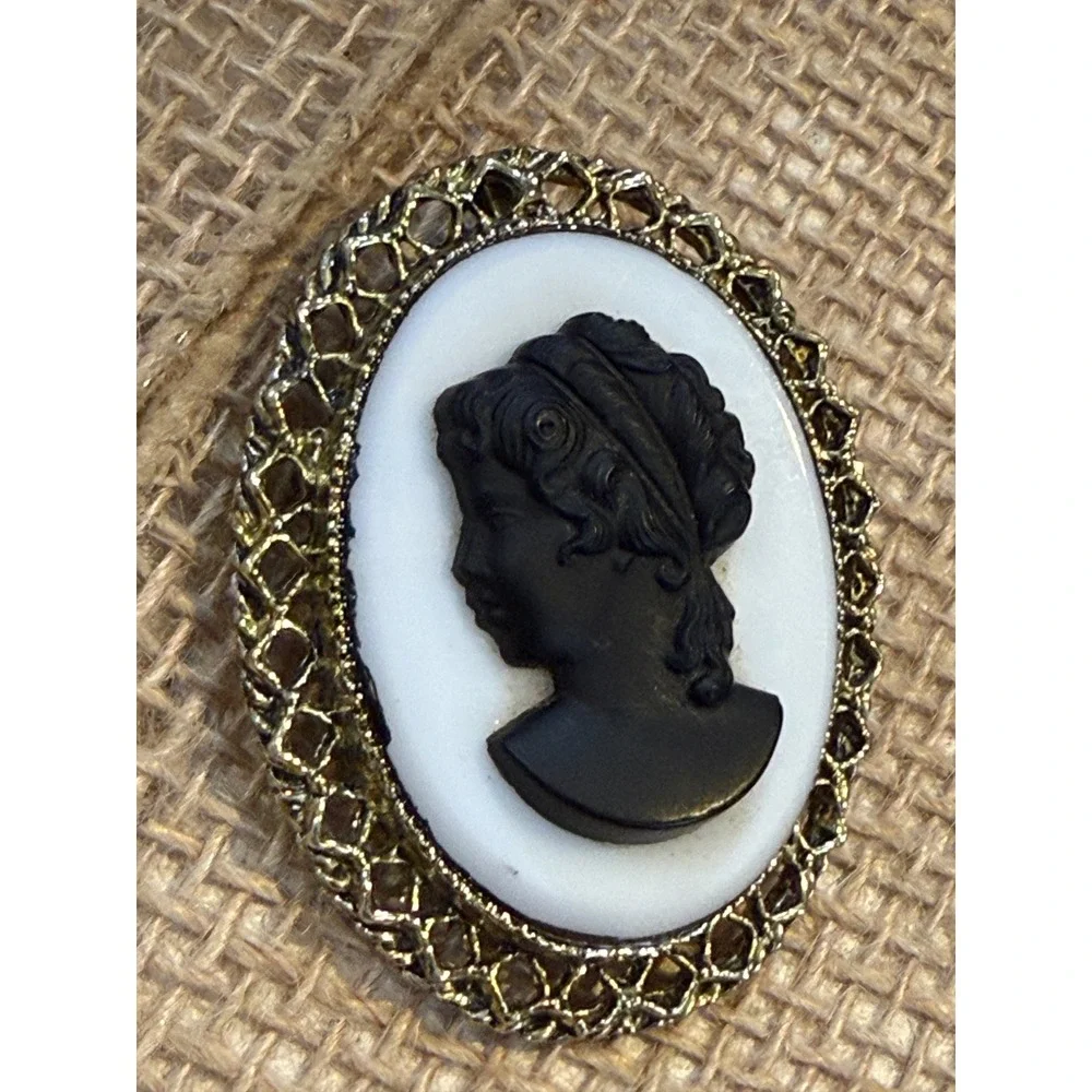 Vintage Black and White Cameo Brooch Gold Tone Filigree Oval Portrait Pin
